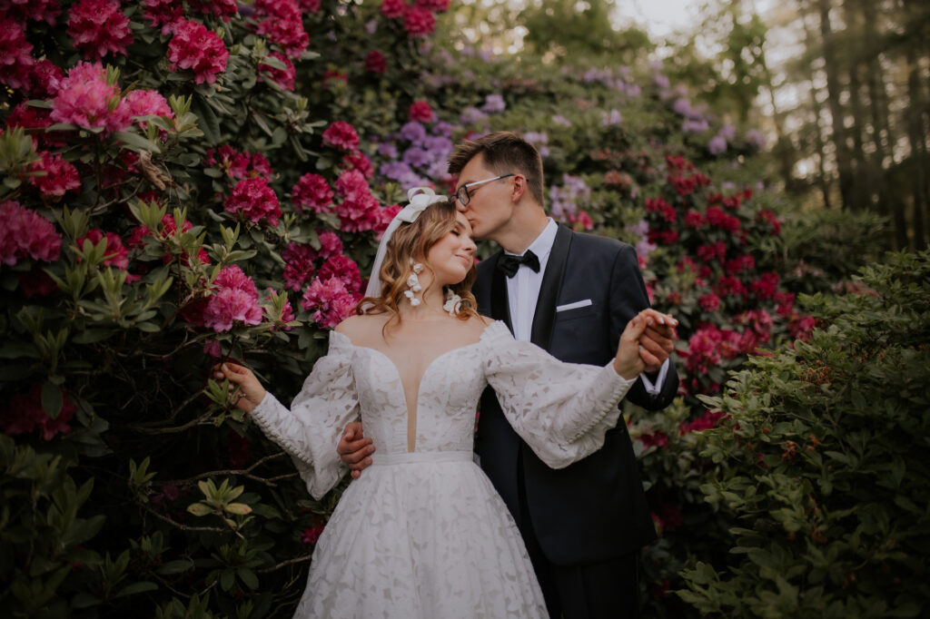 romantyczna sesja ślubna w ogrodzie botanicznym w powsinie